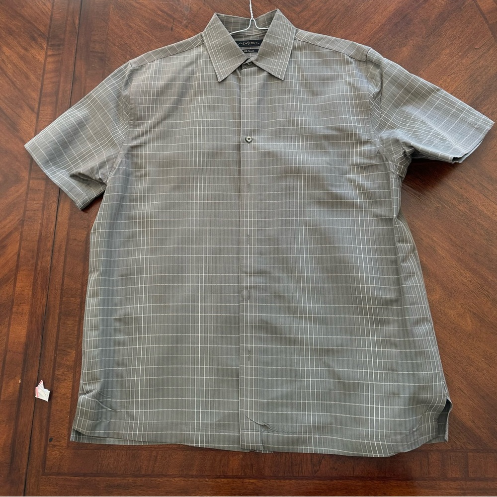 Axist Button Down Short Sleeve shirt Large